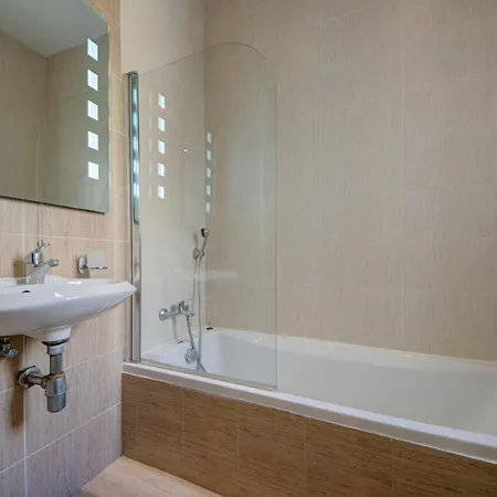 Sapphire Court 2 Bedroom By Shortletsmalta Appartement Sliema