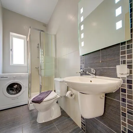 Sapphire Court 2 Bedroom By Shortletsmalta *